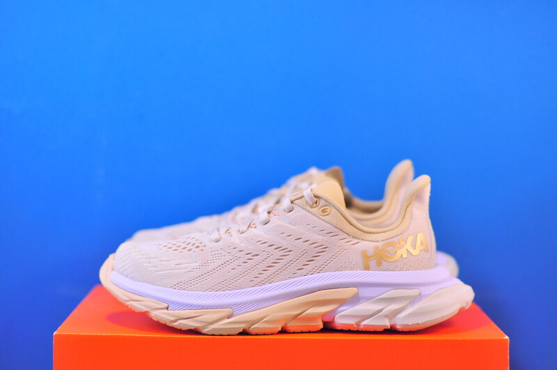 Кросівки Hoka One One Clifton Edge 1110511 AMBG