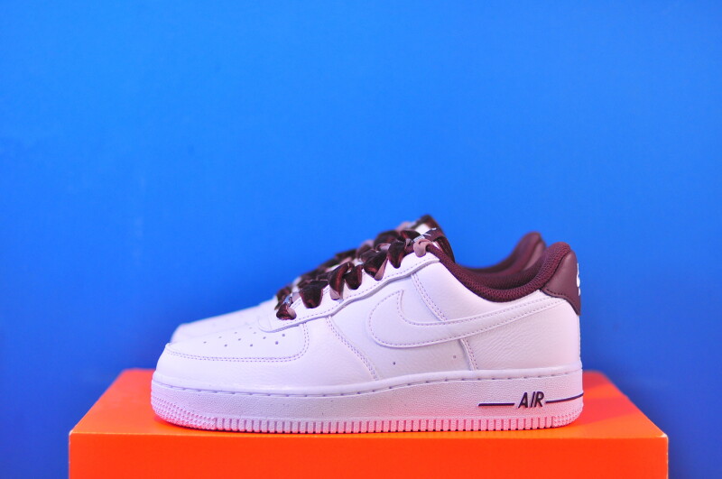 Кросівки Nike Air Force 1 07 HV4403-600