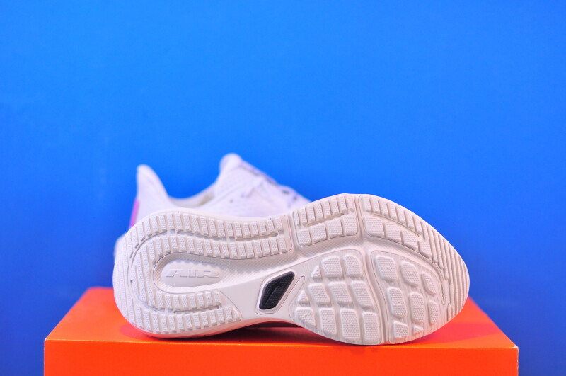 Кросівки Nike Air Winflo 12 HV9273-100 - Зображення 4