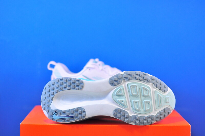 Кросівки Nike Air Zoom Vomero 18 HM6804-106 - Зображення 4