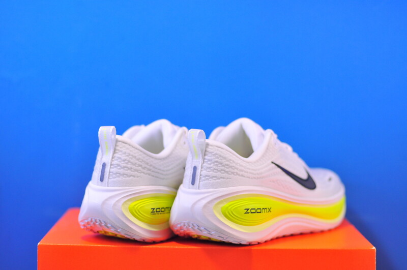 Кросівки Nike Vomero Plus HV8154-106 - Зображення 2