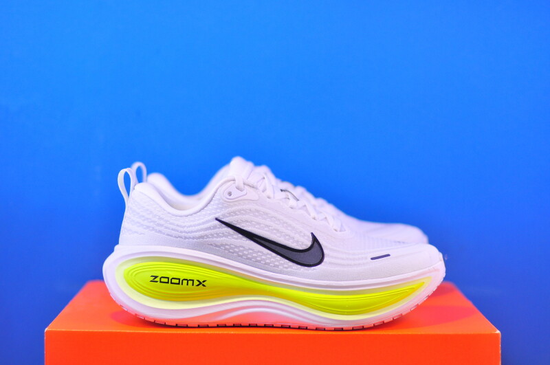 Кросівки Nike Vomero Plus HV8154-106 - Зображення 3