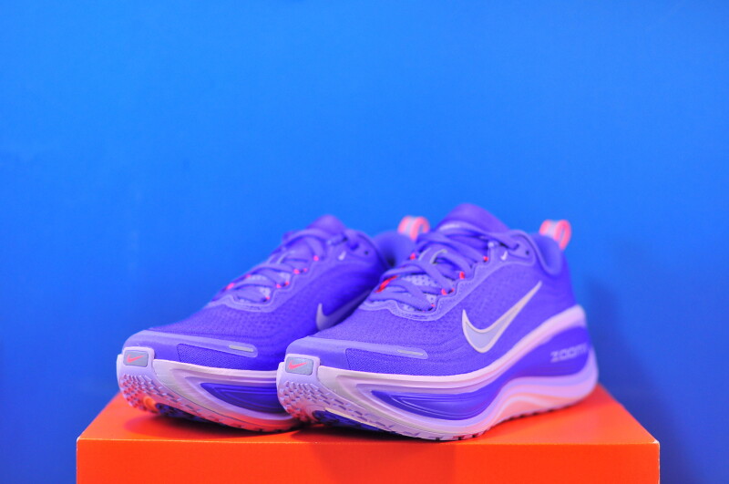 Кросівки Nike Vomero Plus HV8154-501 - Зображення 1