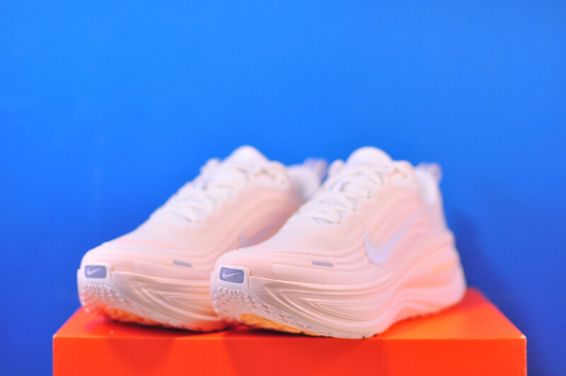 Кросівки Nike Vomero Plus HV8154-801 - Зображення 1