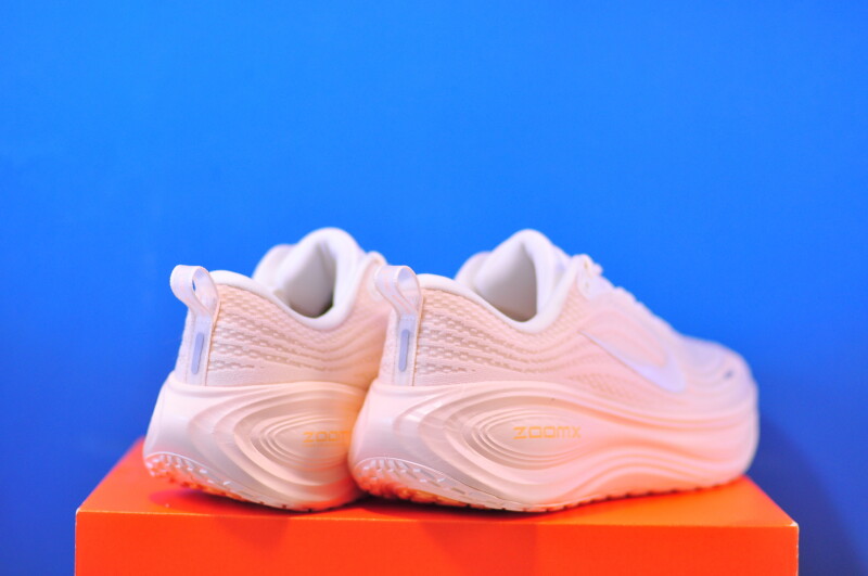 Кросівки Nike Vomero Plus HV8154-801 - Зображення 2