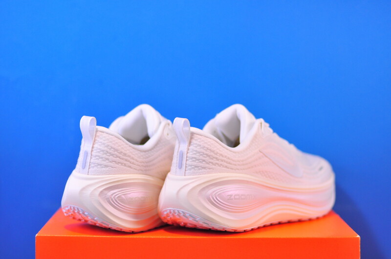 Кросівки Nike Vomero Plus IO9916-100 - Зображення 2