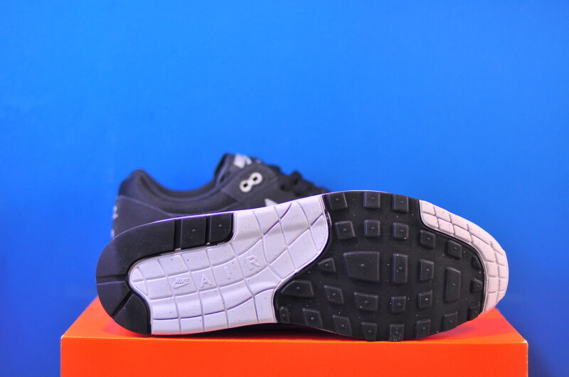 Кросівки Nike Air Max 1 Essential FZ5808-007 - Зображення 4