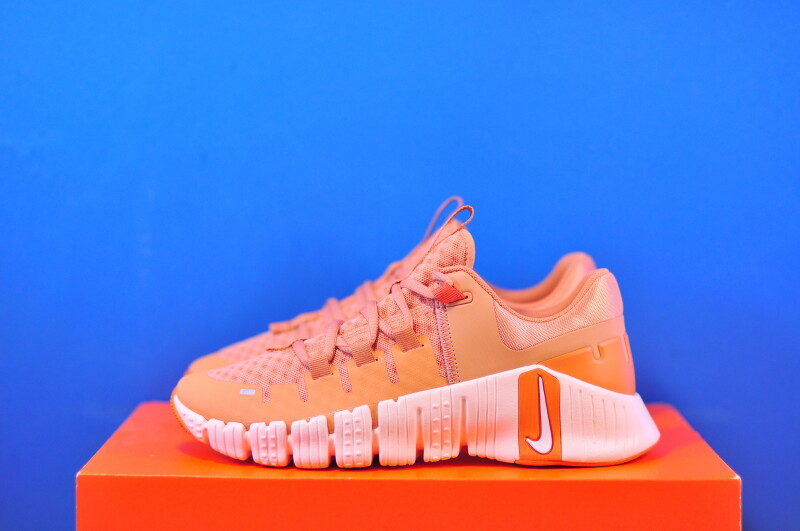 Кросівки Nike Free Metcon 5 DV3950-200