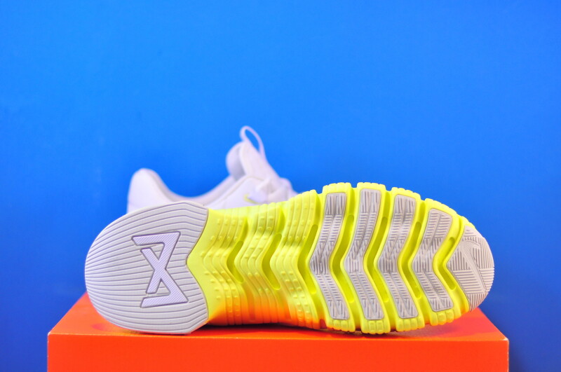 Кросівки Nike Free Metcon 5 White DV3950-106 - Зображення 4