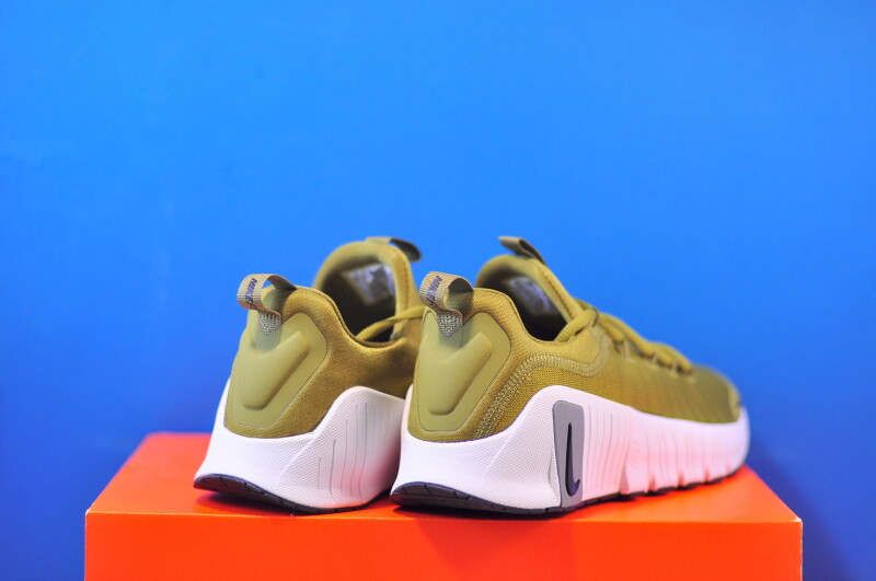 Кросівки Nike Free Metcon 6 Olive FJ7127-300 - Зображення 2