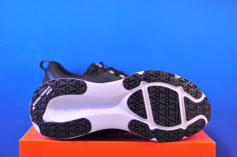 Кросівки Nike Vomero 18 Gore-Tex HQ7001-002 - Зображення 4