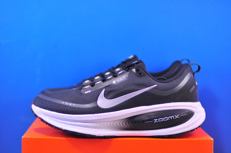 Кросівки Nike Vomero 18 Gore-Tex HQ7001-002