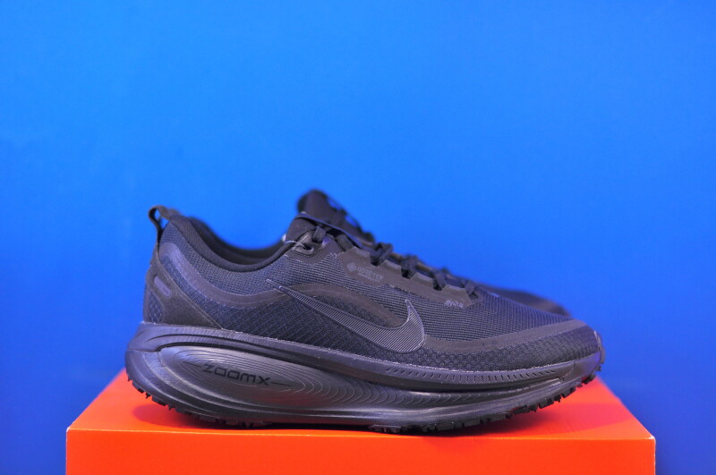 Кросівки Nike Vomero 18 Gore-Tex HQ7002-001 - Зображення 3