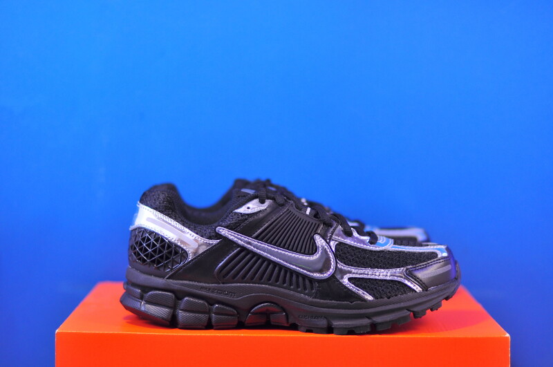 Кросівки Nike Zoom Vomero 5 IV4311-002 - Зображення 3