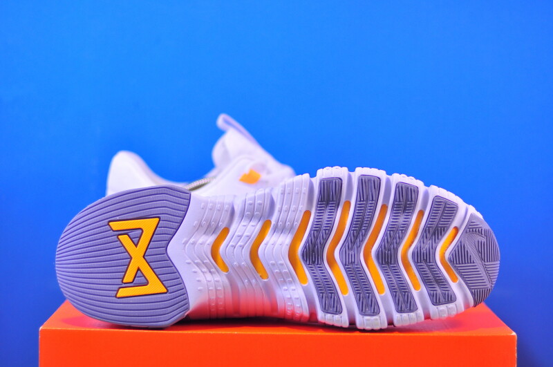 Кросівки Nike Free Metcon 5 White DV3949-102 - Зображення 4
