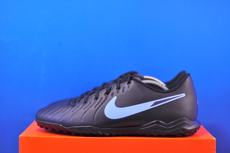 Сороканіжки Nike Tiempo Legend 10 Club TF DV4345-003