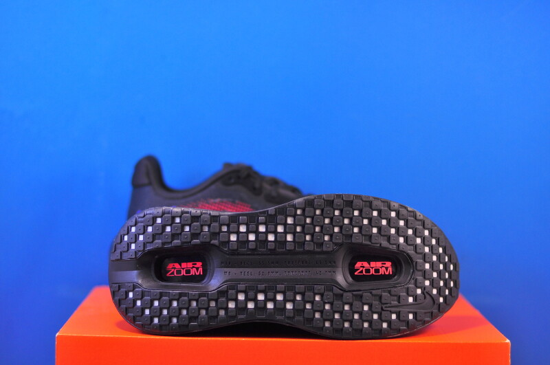 Кросівки Nike Vomero Premium HM5973-002 - Зображення 4