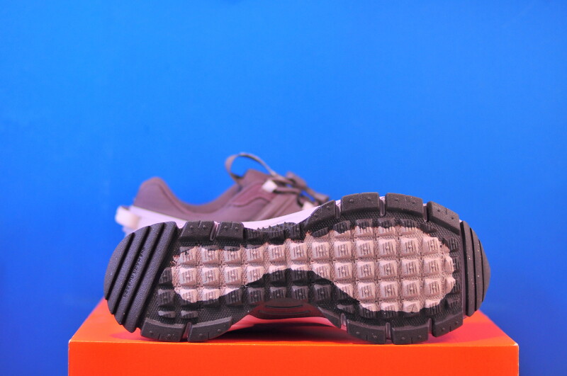 Кросівки Nike Zoom Vomero 5 Roam Tattoo Particle Rose HQ2181-501 - Зображення 4