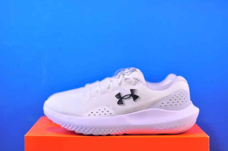 Кросівки Under Armour Charged Surge 4 3027000-100