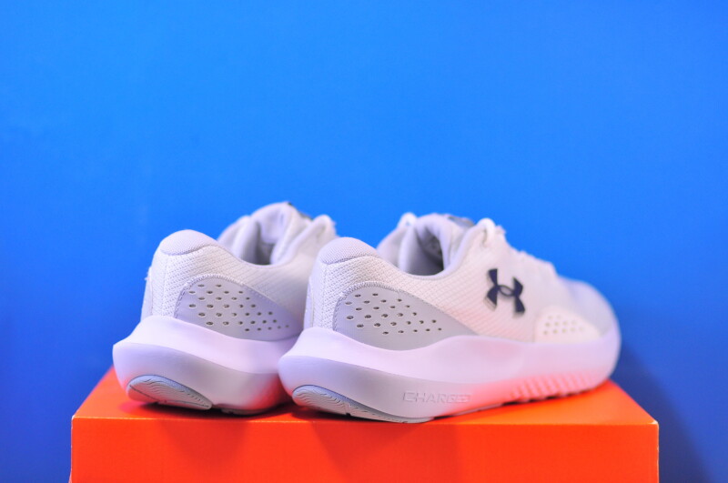 Кросівки Under Armour Charged Surge 4 3027000-100 - Зображення 2