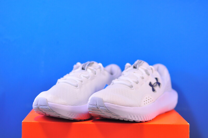 Кросівки Under Armour Charged Surge 4 3027000-100 - Зображення 1