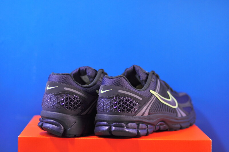 Кросівки Nike Zoom Vomero 5 Grey IQ6589-002 - Зображення 2