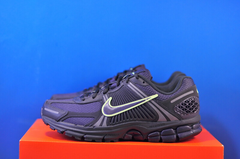 Кросівки Nike Zoom Vomero 5 Grey IQ6589-002