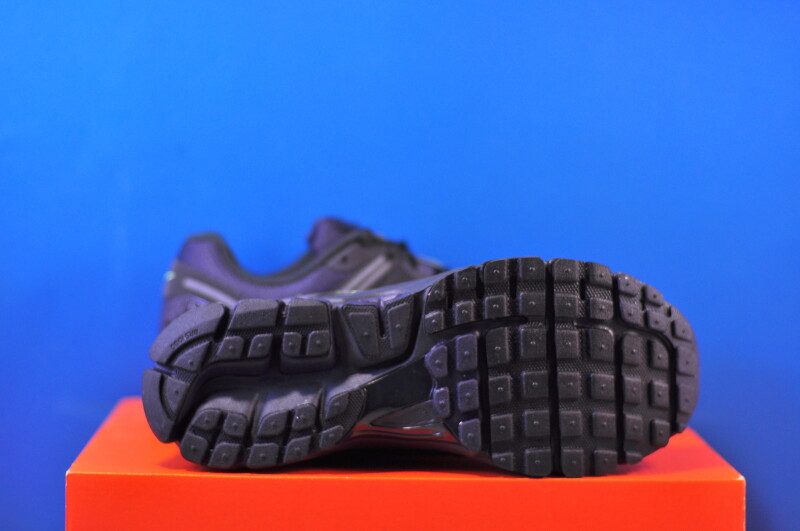 Кросівки Nike Zoom Vomero 5 Grey IQ6589-002 - Зображення 4