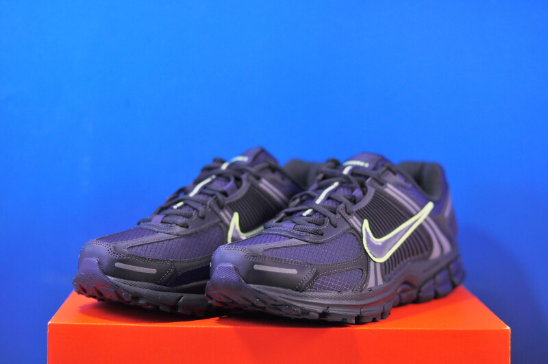Кросівки Nike Zoom Vomero 5 Grey IQ6589-002 - Зображення 1