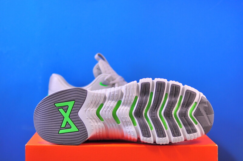 Кросівки Nike Free Metcon 5 Grey DV3949-002 - Зображення 4