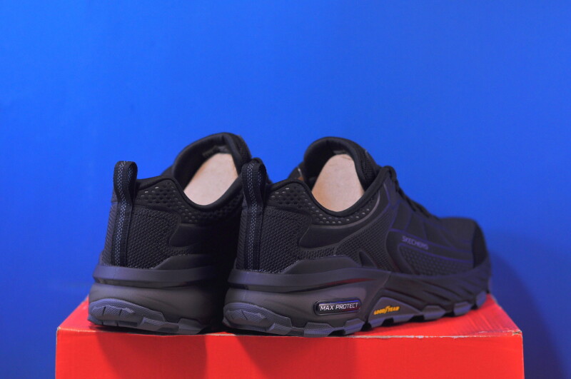 Кросівки Skechers Max Protect 237672/BKCC - Зображення 1