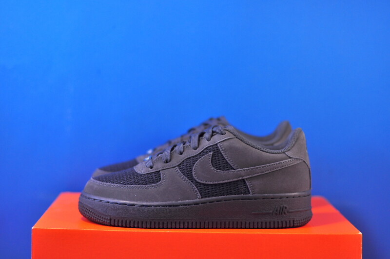 Кросівки Nike Air Force 1 Lv8 IO9736-001