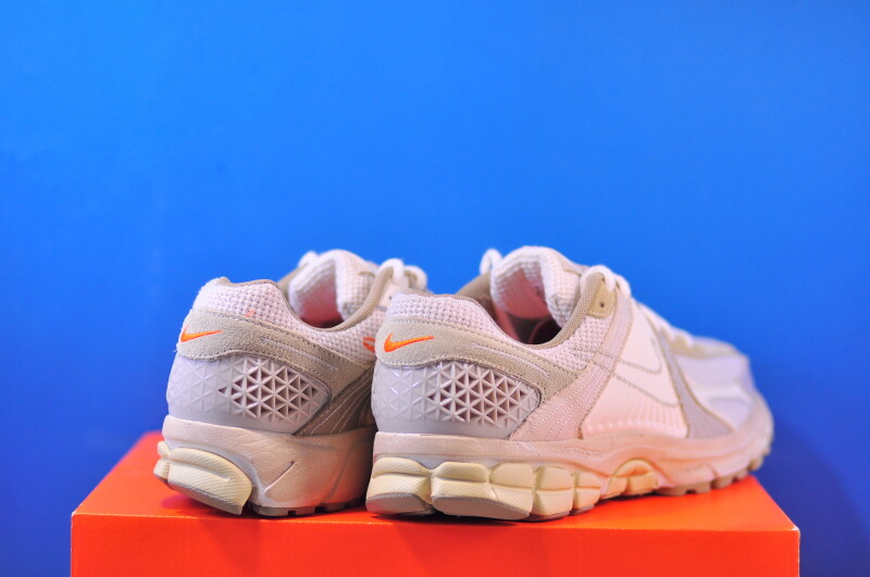 Кросівки Nike Zoom Vomero 5 IM6966-104 - Зображення 2