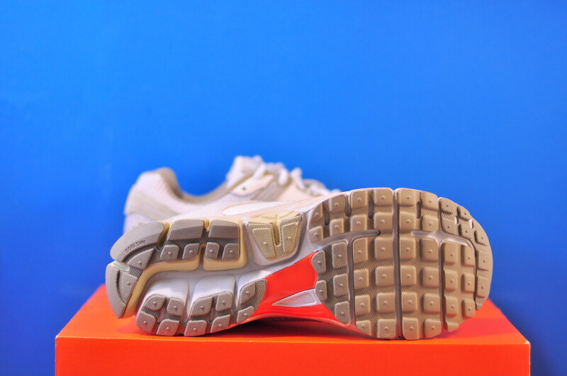 Кросівки Nike Zoom Vomero 5 IM6966-104 - Зображення 4