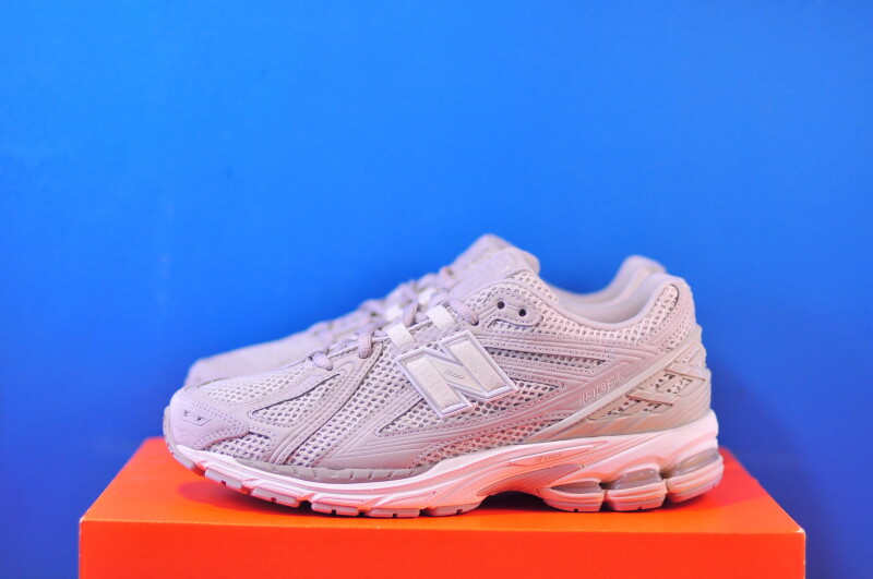 Кросівки New Balance 1906R M1906RGR