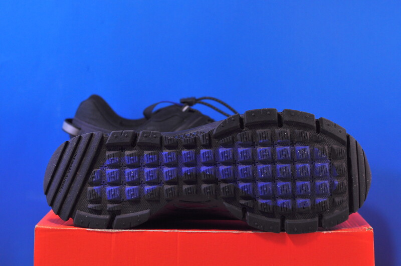 Кросівки Nike Zoom Vomero Roam Winterized FV2295-002 - Зображення 4