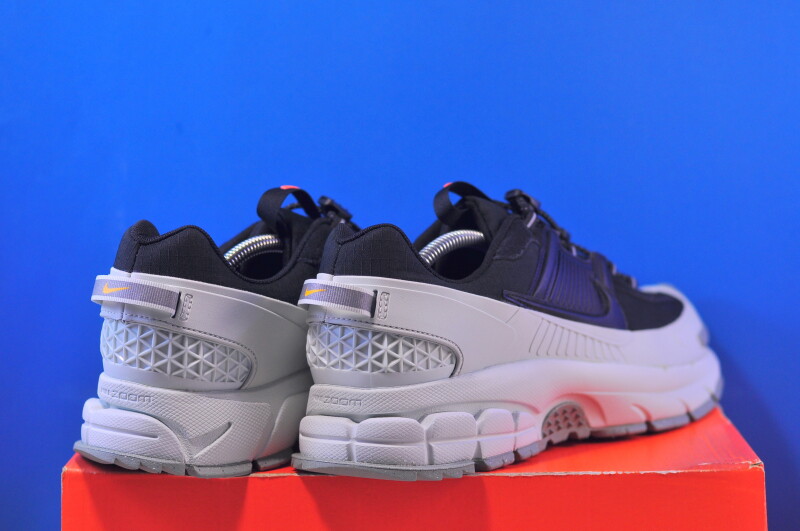 Кросівки Nike Zoom Vomero Roam MenS Winterized FV2295-001 - Зображення 2