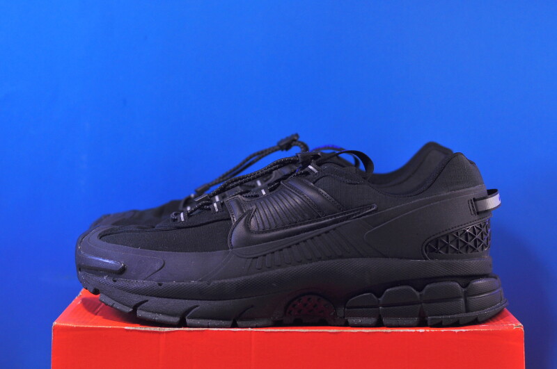 Кросівки Nike Zoom Vomero Roam Winterized FV2295-002