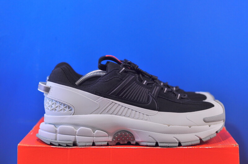 Кросівки Nike Zoom Vomero Roam MenS Winterized FV2295-001 - Зображення 3