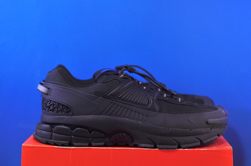 Кросівки Nike Zoom Vomero Roam Winterized FV2295-002 - Зображення 3