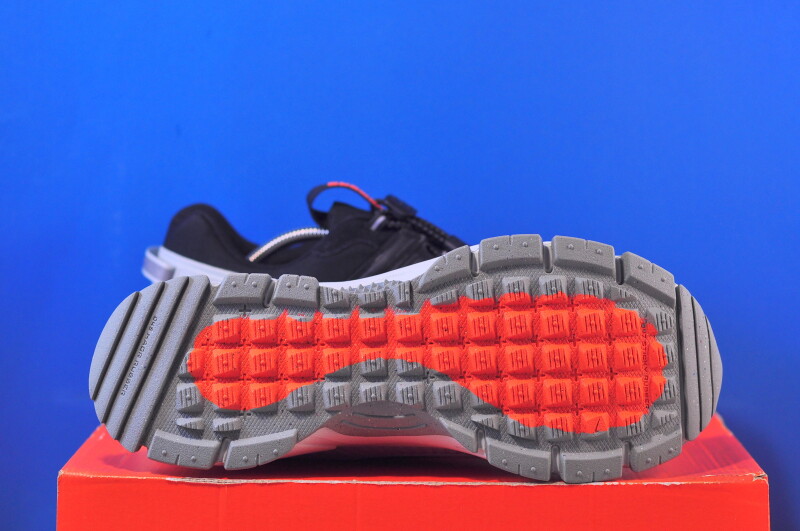 Кросівки Nike Zoom Vomero Roam MenS Winterized FV2295-001 - Зображення 4