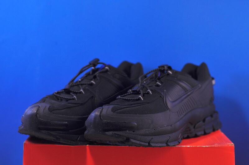 Кросівки Nike Zoom Vomero Roam Winterized FV2295-002 - Зображення 1