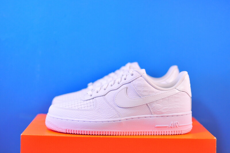 Кросівки Nike Air Force 1 '07 Lx HF2893-100