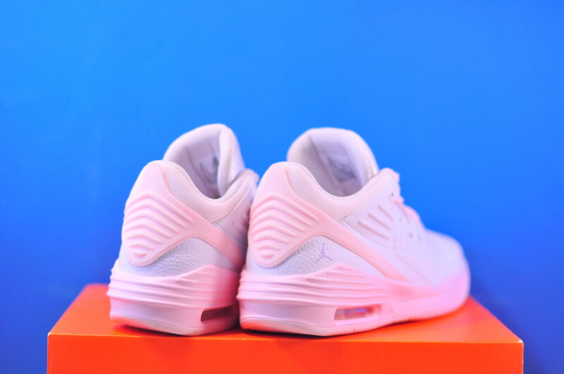 Кросівки Nike Jordan Max Aura 5  FD8789-100 - Зображення 2