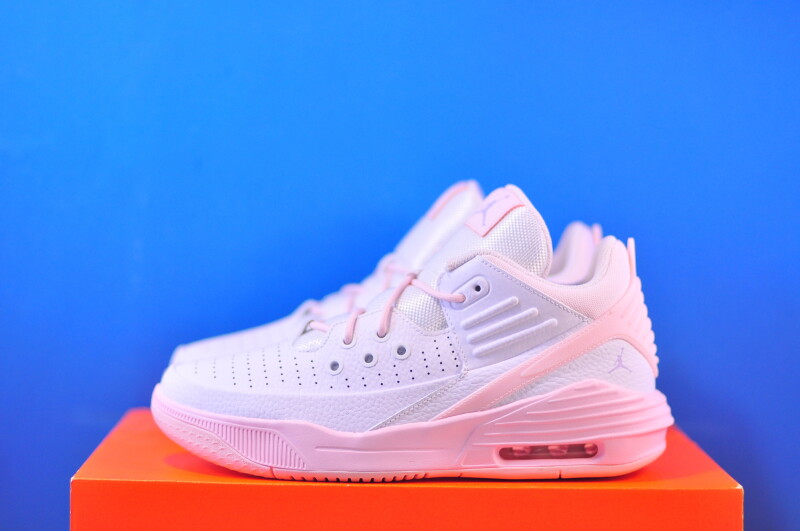 Кросівки Nike Jordan Max Aura 5  FD8789-100