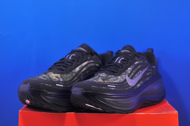 Кросівки Nike Vomero Plus IM3985-001 - Зображення 1