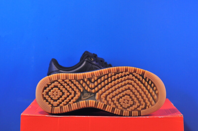 Кросівки Nike Air Force 1 Luxe Black Gum DB4109-001 - Зображення 4