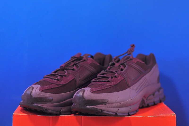 Кросівки Nike Zoom Vomero Roam Burgundy Crush HQ2181-500 - Зображення 1