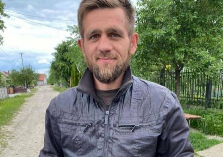 «Діти просять знайти їм маму»: у 28 років чоловік залишився сам з ...