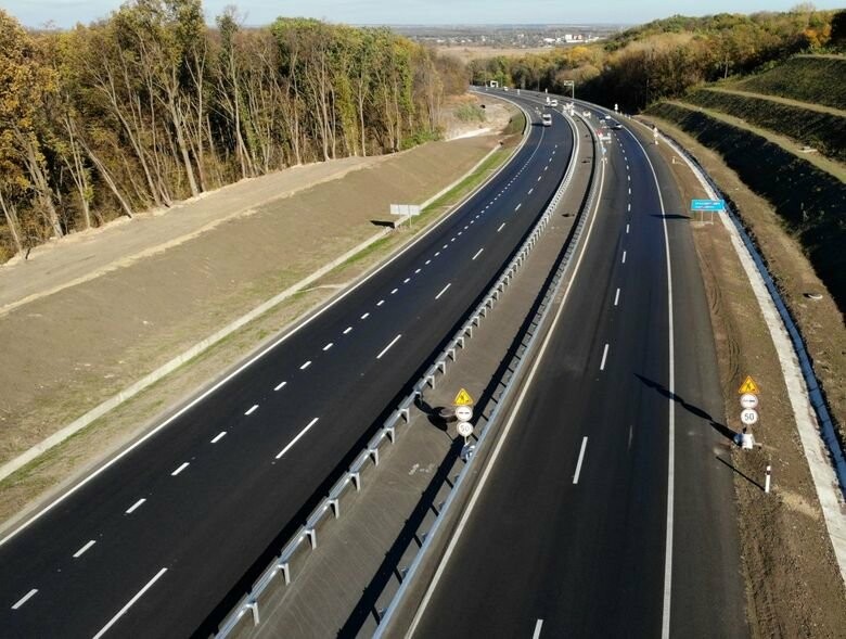 Для будівництва нової дороги поблизу Тернополя скупляють землю 